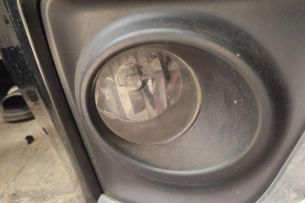 كشاف امامي يمين تويوتا كورولا 2015 2016