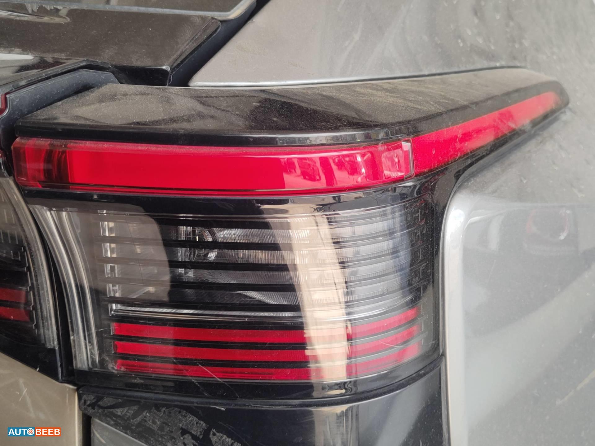 ضوء خلفي يمين تويوتا bz4x 2023 2024