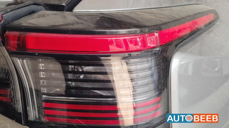 ضوء خلفي يمين تويوتا bz4x 2023 2024