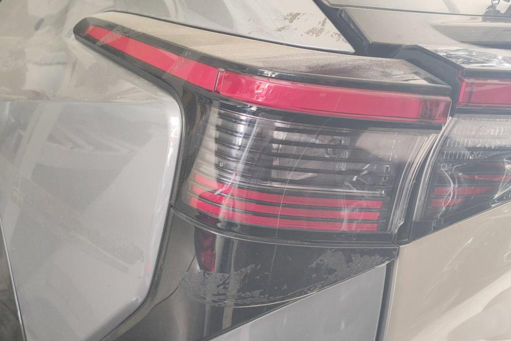 ضوء خلفي شمال تويوتا bz4x 2023 2024