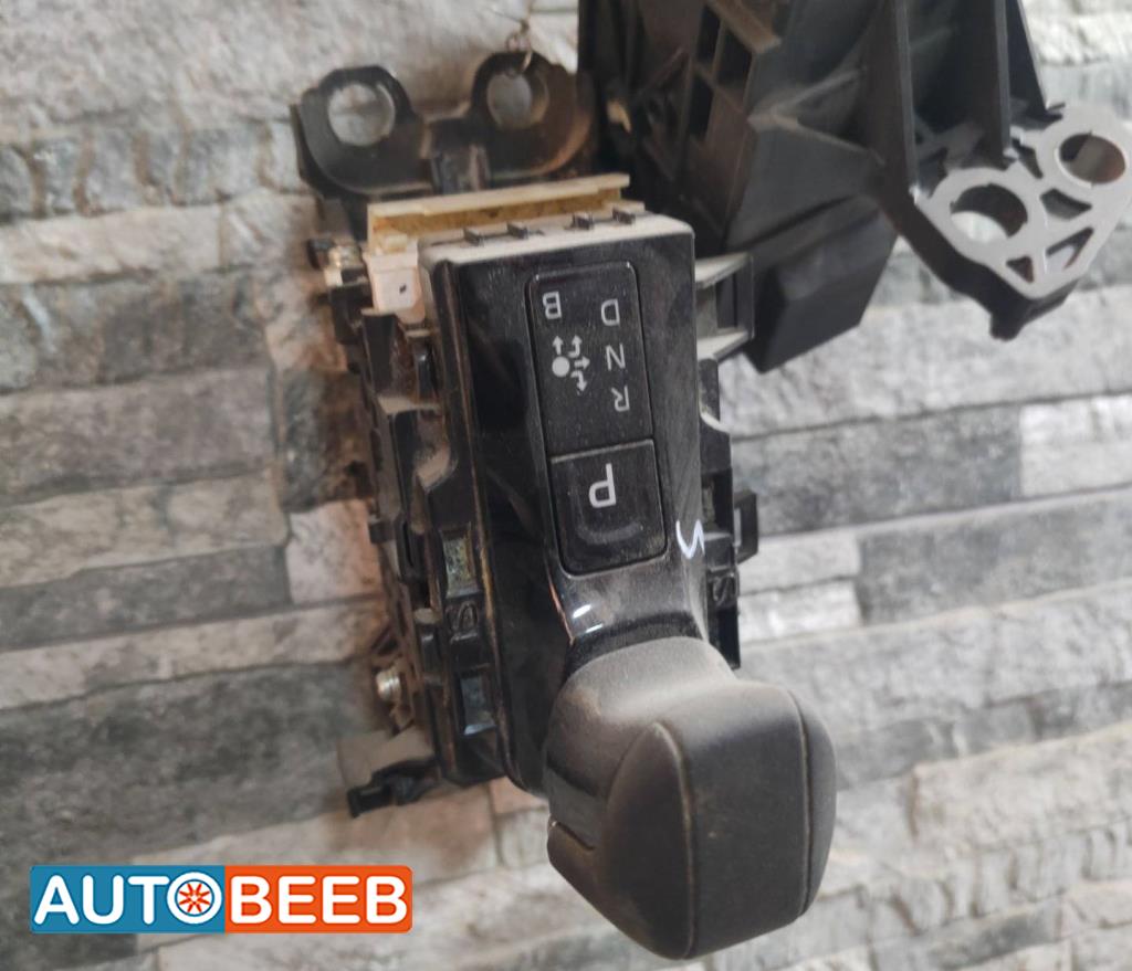 يد غيارات تويوتا بريوس 2024 2025