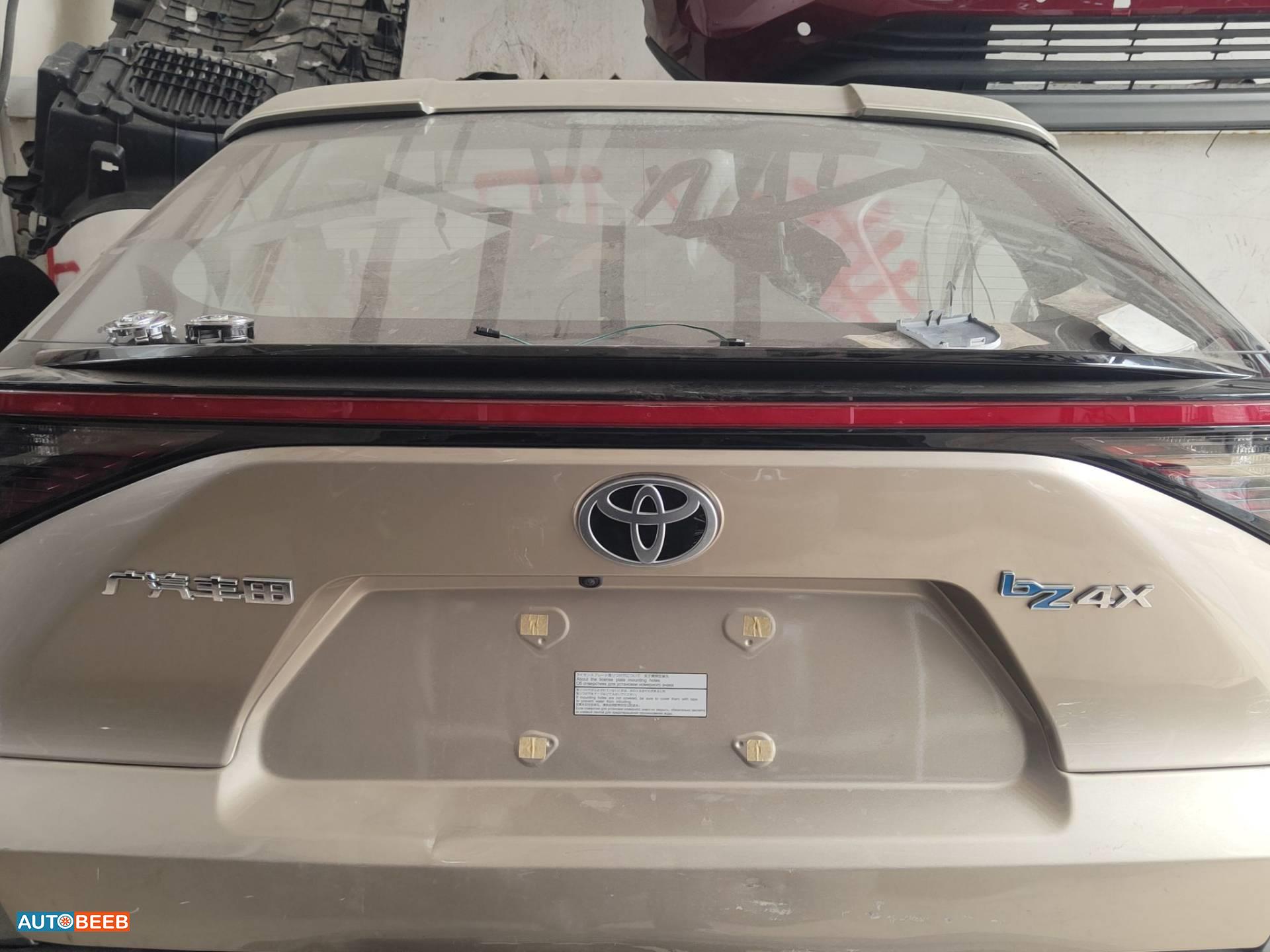 غطاء خلفي تويوتا bz4x 2023 2024