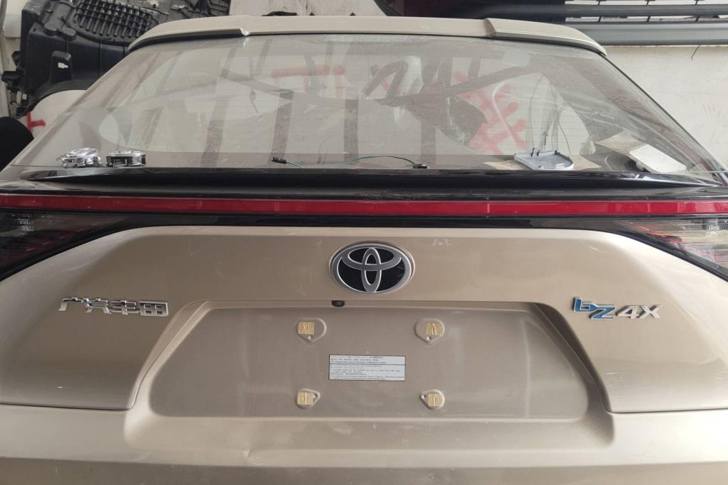 غطاء خلفي تويوتا bz4x 2023 2024