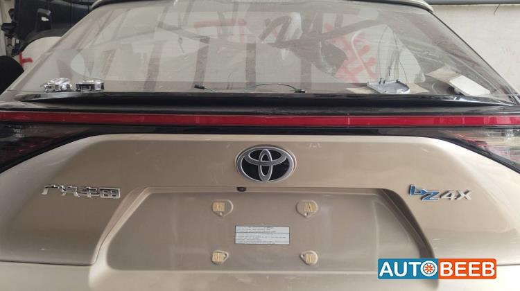 غطاء خلفي تويوتا bz4x 2023 2024