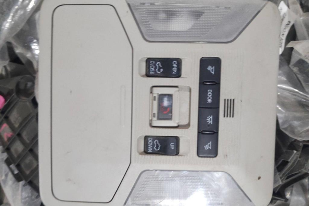 ضوء غرفه تويوتا راف فور 2021 2022