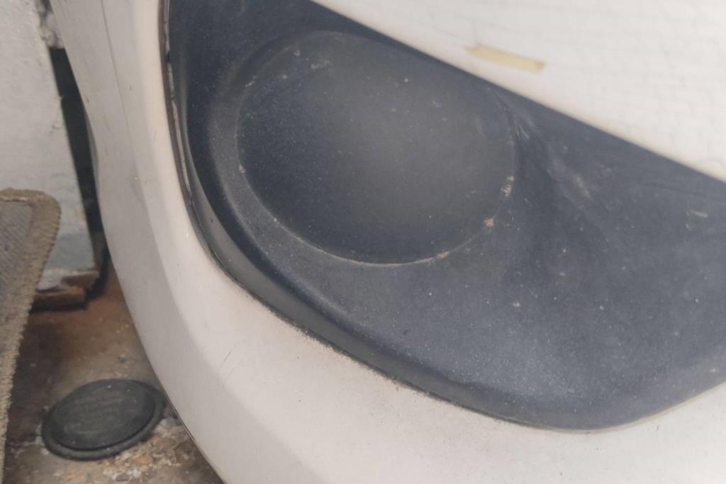 تسكيرة طمبون امامي يمين تويوتا يارس 2017 2018