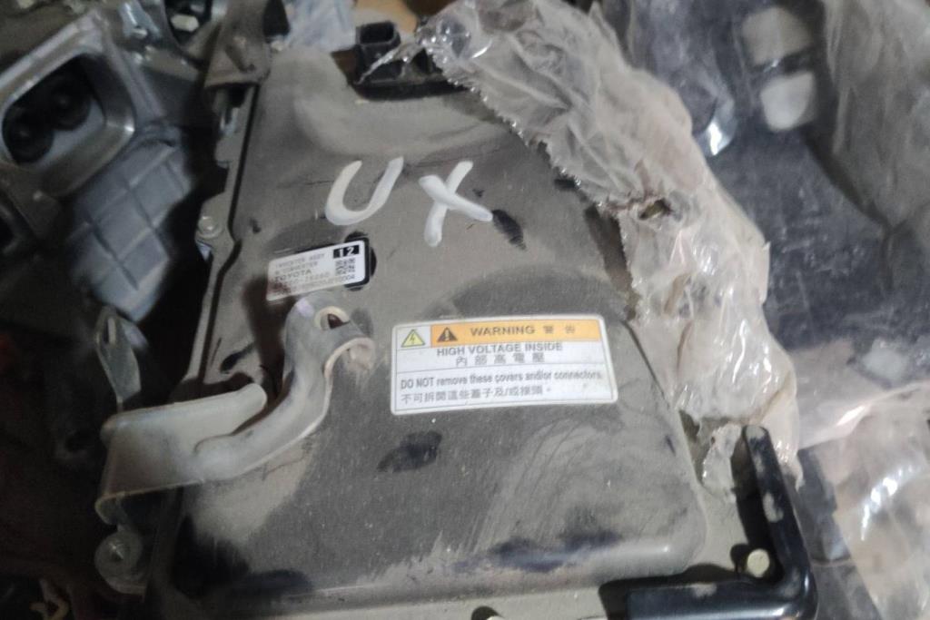 انفيرتير لكزس ux300 2019 2020