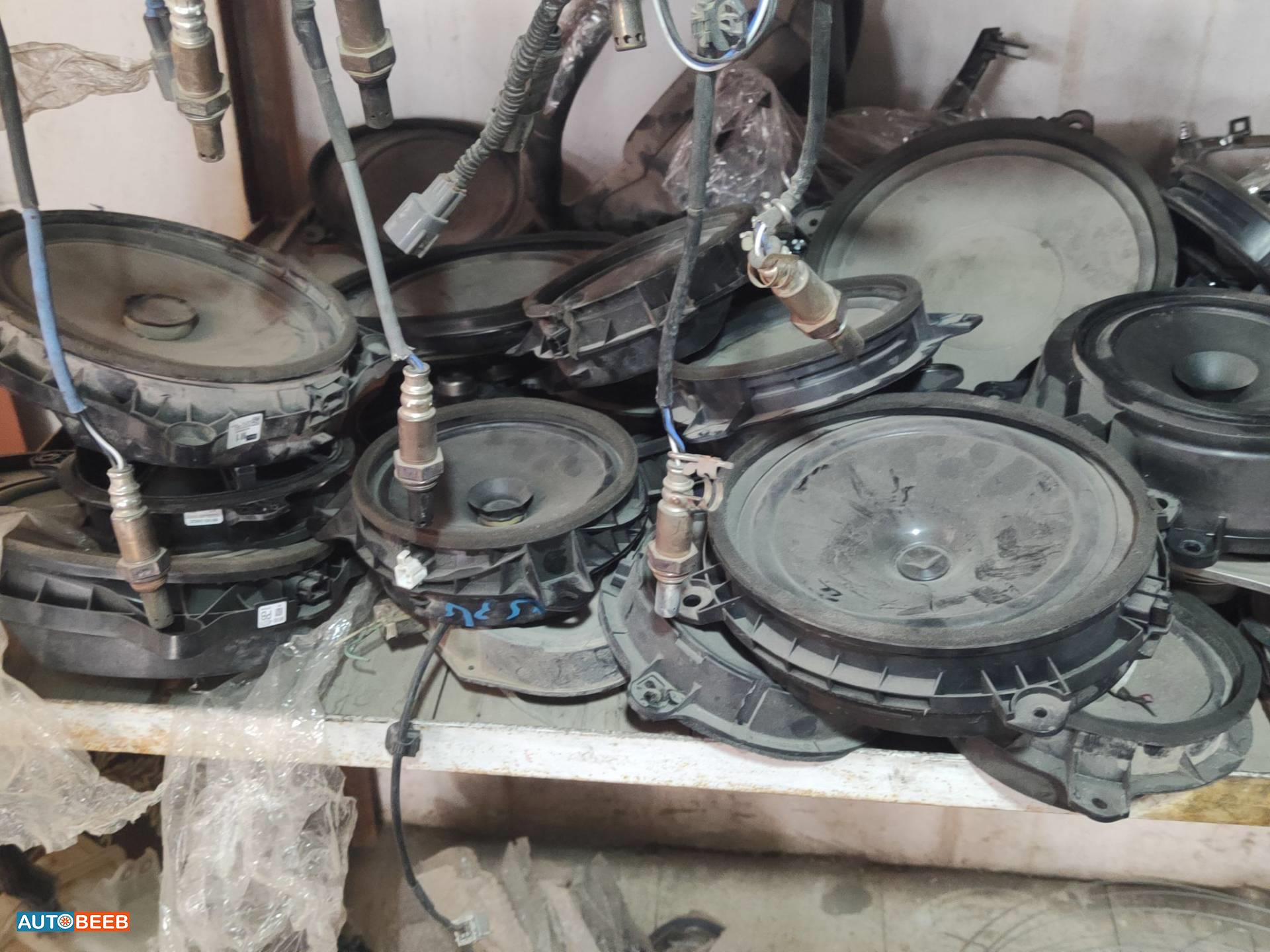 سماعات جميع السيارات الياباني