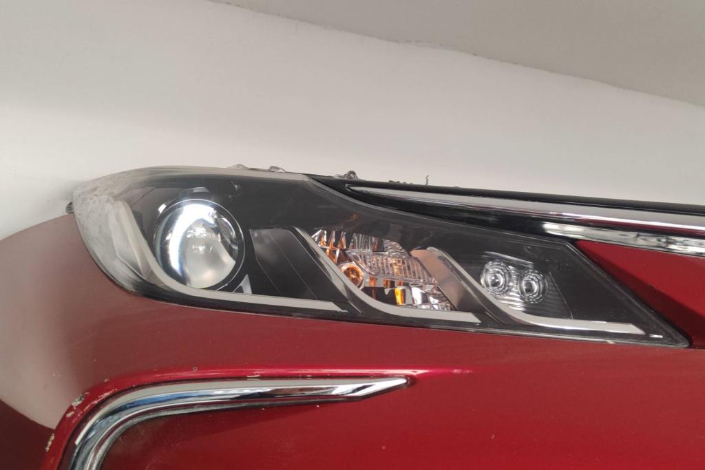 ضوء امامي يمين تويوتا كورولا 2021 2022 2023