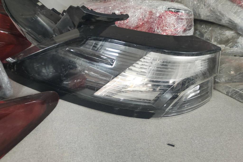 ضوء امامي يمين شمال تويوتا كورولا كروز 2021 2022