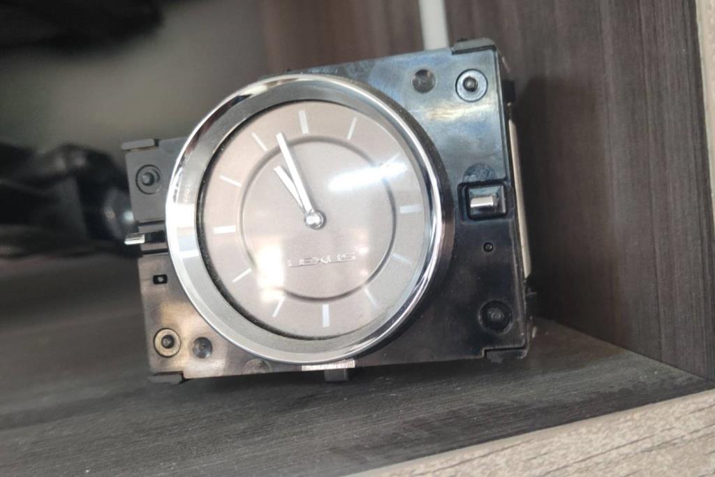 ساعة لكزس es300 2020 2021 2022