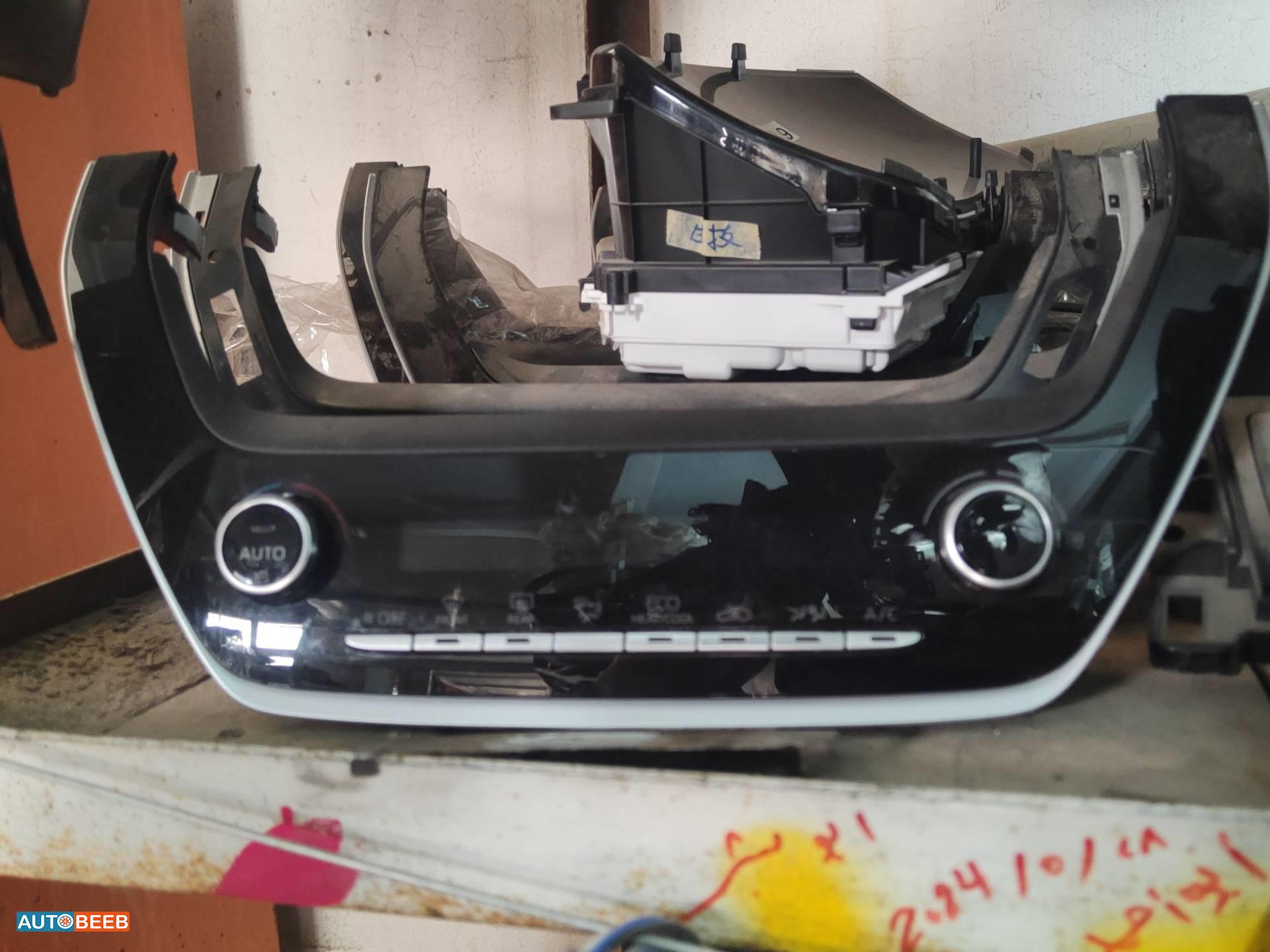 لوحة مسجل تويوتا كورولا 2020 2021