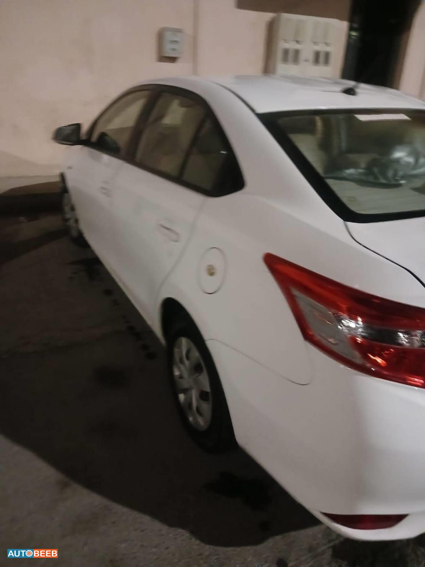 تويوتا ياريس 2015