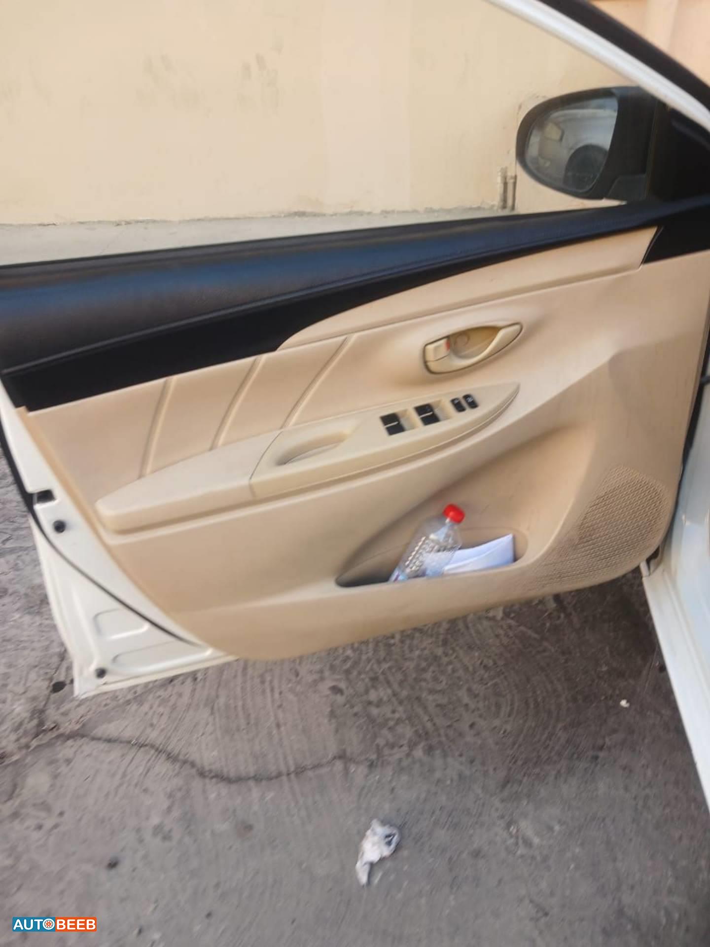 تويوتا ياريس 2015