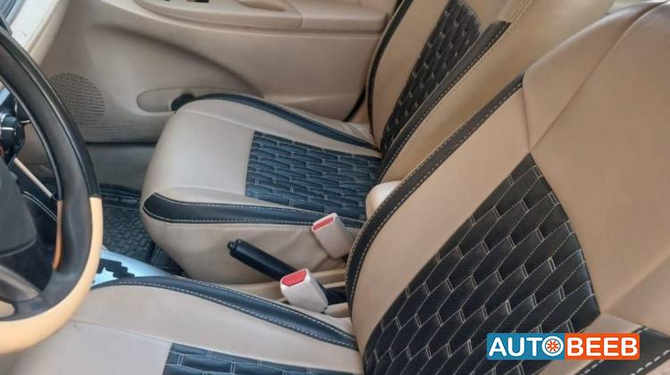 تويوتا ياريس 2015