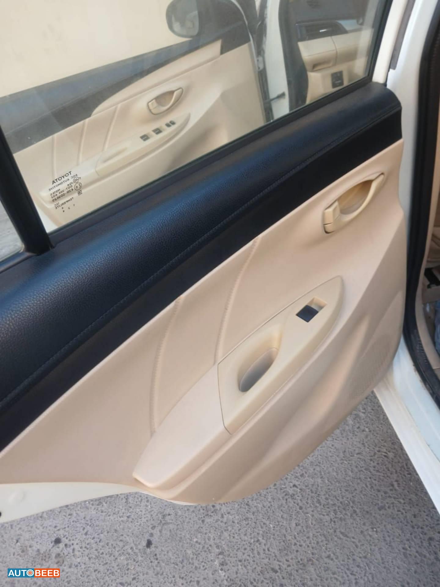 تويوتا ياريس 2015