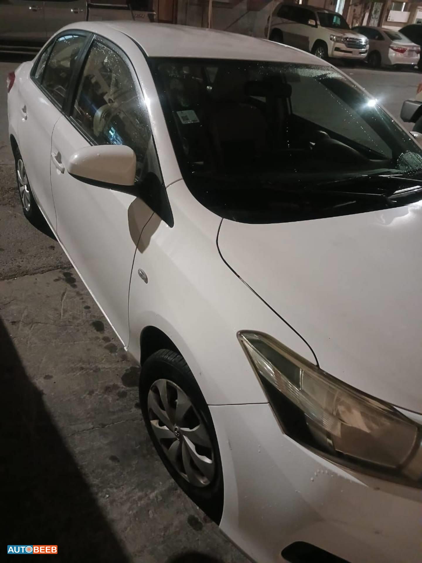 تويوتا ياريس 2015