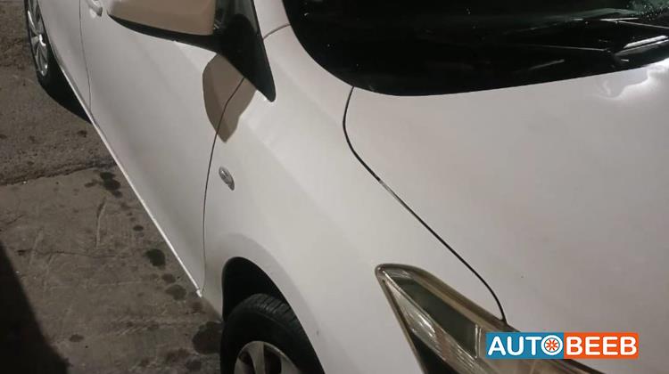 تويوتا ياريس 2015