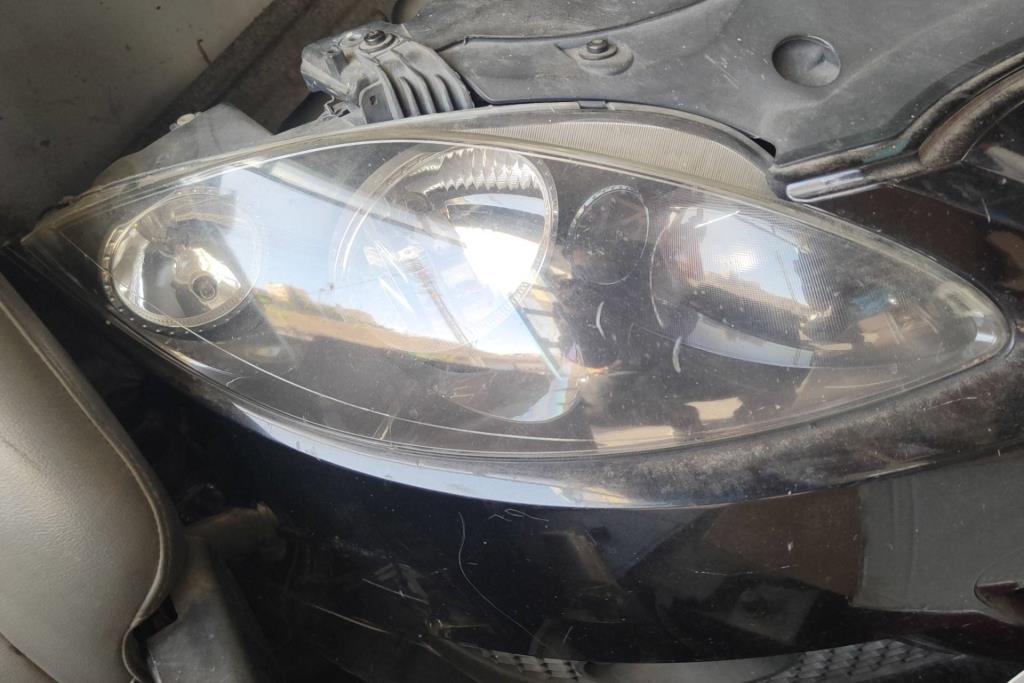 ضوء امامي يمين سيات ليون 2009 2010