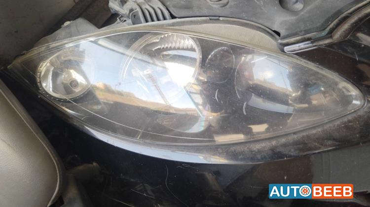 ضوء امامي يمين سيات ليون 2009 2010