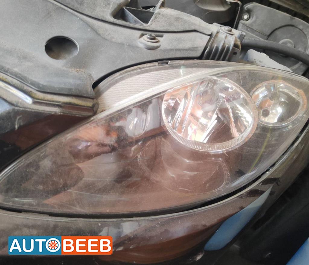 ضوء امامي شمال سيات ليون 2009 2010