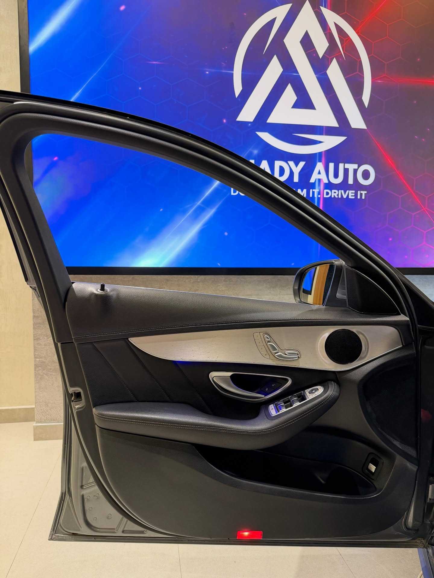 مرسيدس بنز C180 2019