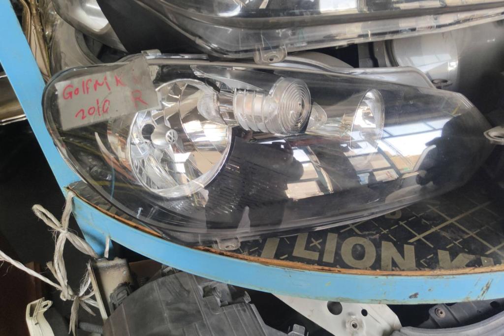 ضوء امامي يمين شمال فولكس فاجن جولف mk6 2009 2010