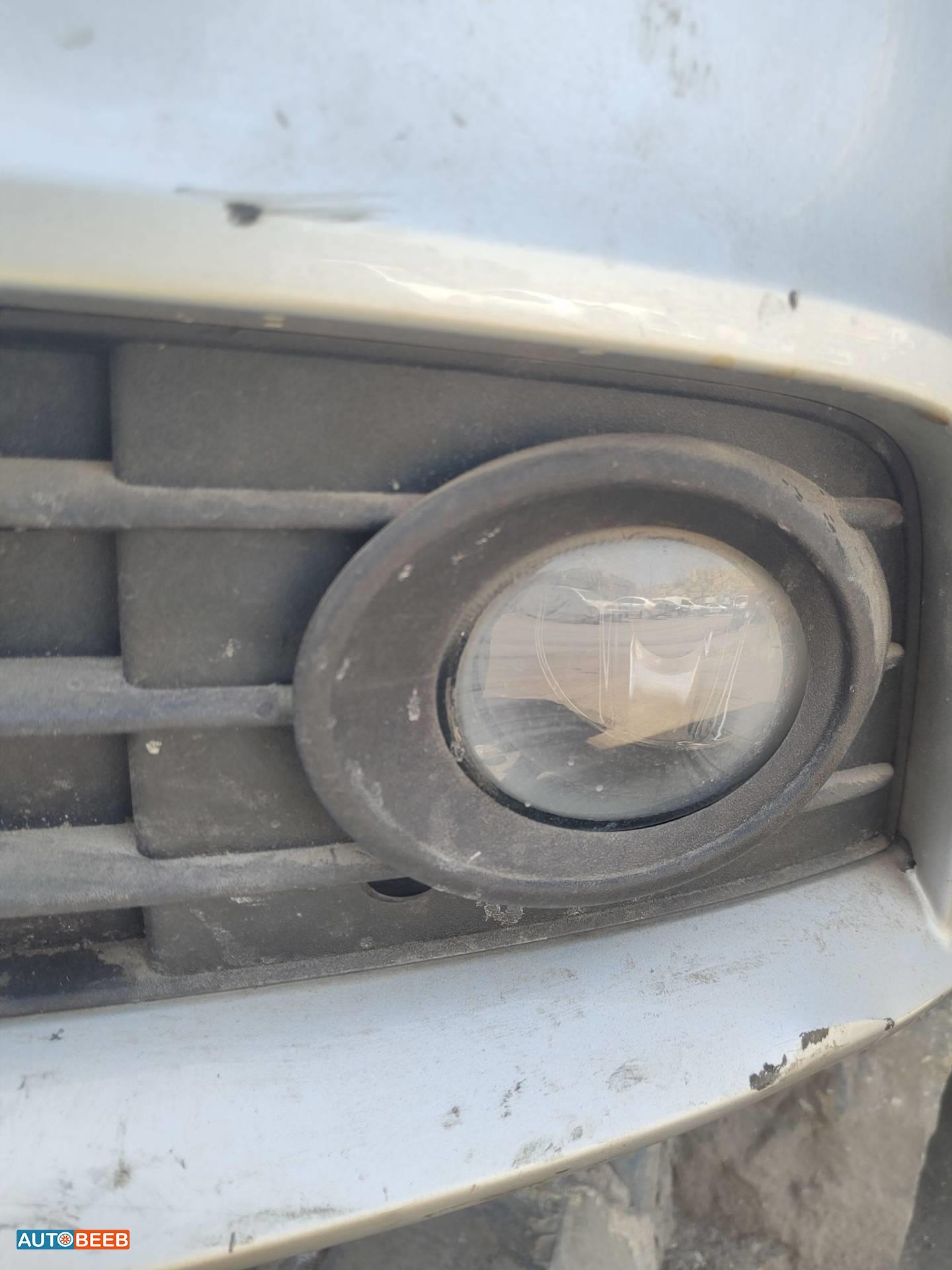 كشاف امامي شمال اودي a4 2009 2010