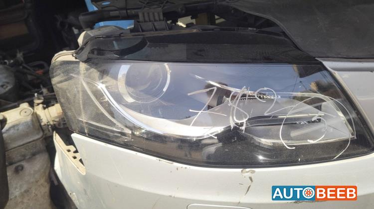 ضوء امامي يمين اودي a4 2009 2010