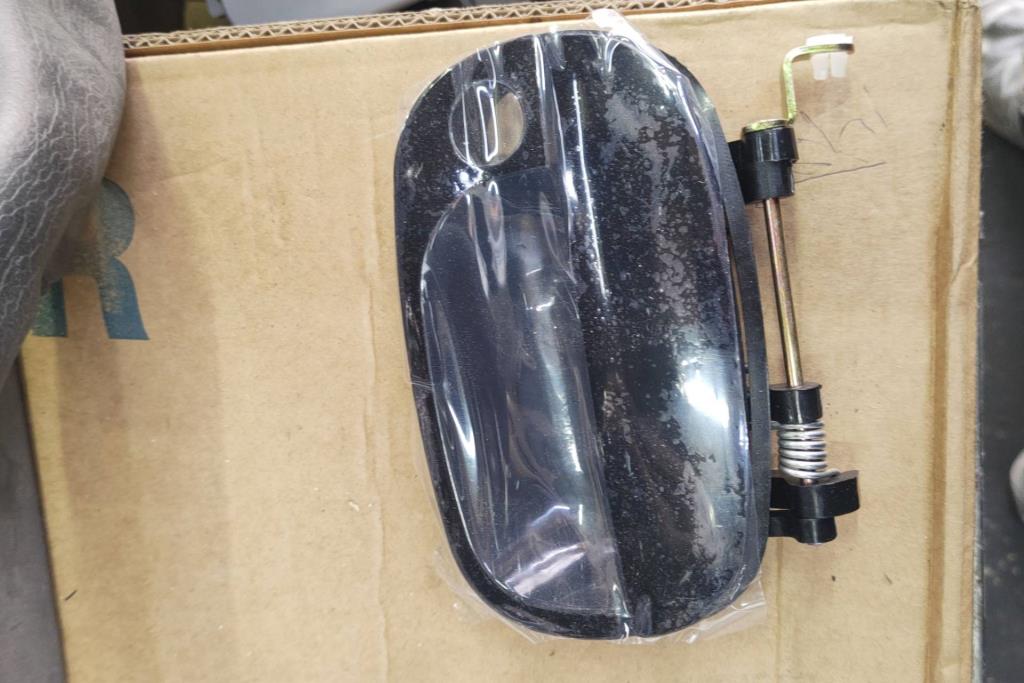 يد باب أمامية خارجية يمين شمال هيونداي اتش1 ستاركس 1996 1997 1998 1999