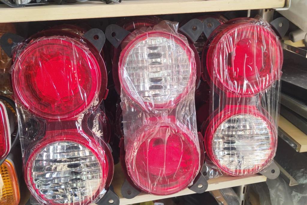 ضوء خلفي يمين شمال كيا بنجو 3 2004 2006 2007 2008 2009 2010 2011 2012 