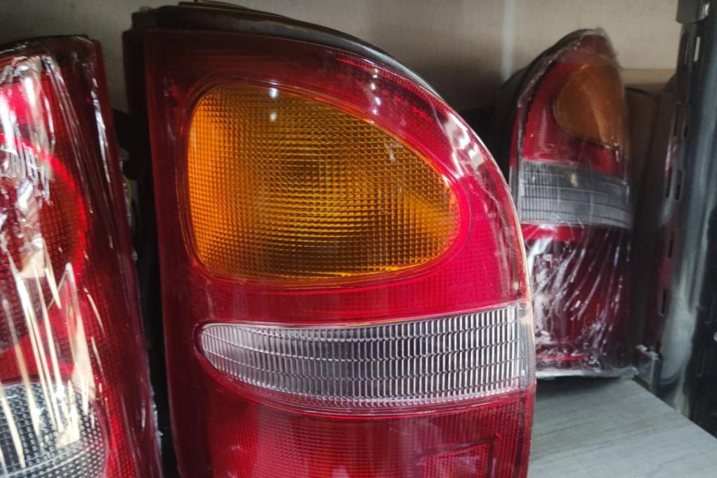 ضوء خلفي يمين شمال كيا بريجو 1997 1998 1999 2000 2001 2002 2003