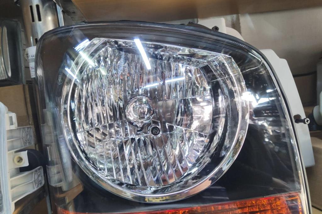 ضوء امامي يمين شمال كيا بنجو 3 2001 2002 2003