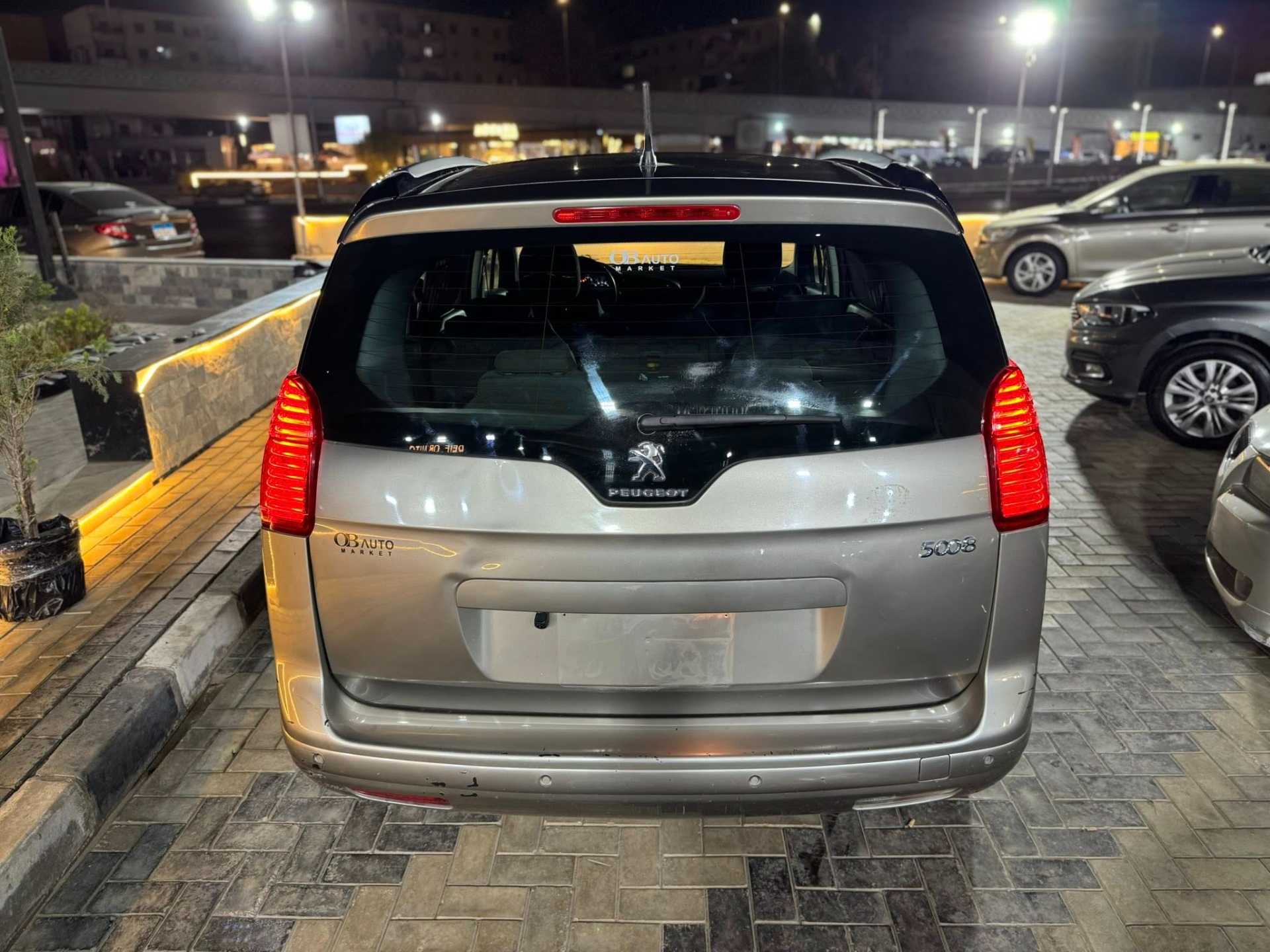 بيجو 5008 2017