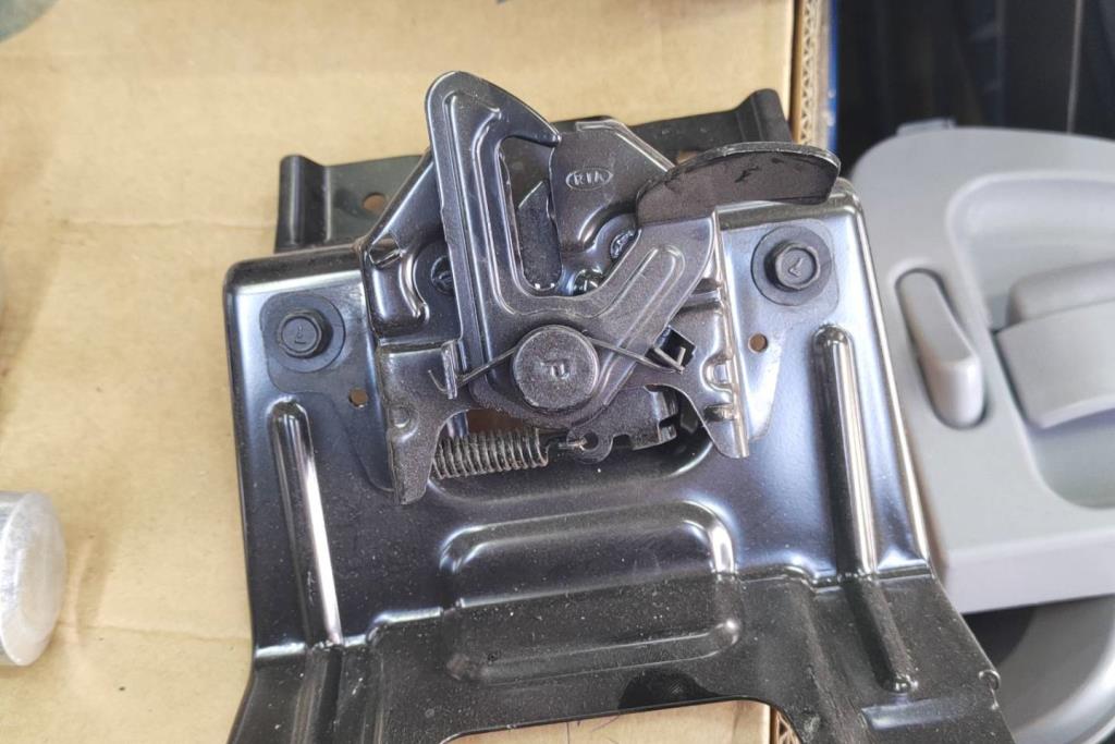 زرفيل غطاء امامي كيا بنجو 3 2004 2005 2006 2007 2008 2009 2010 2011 