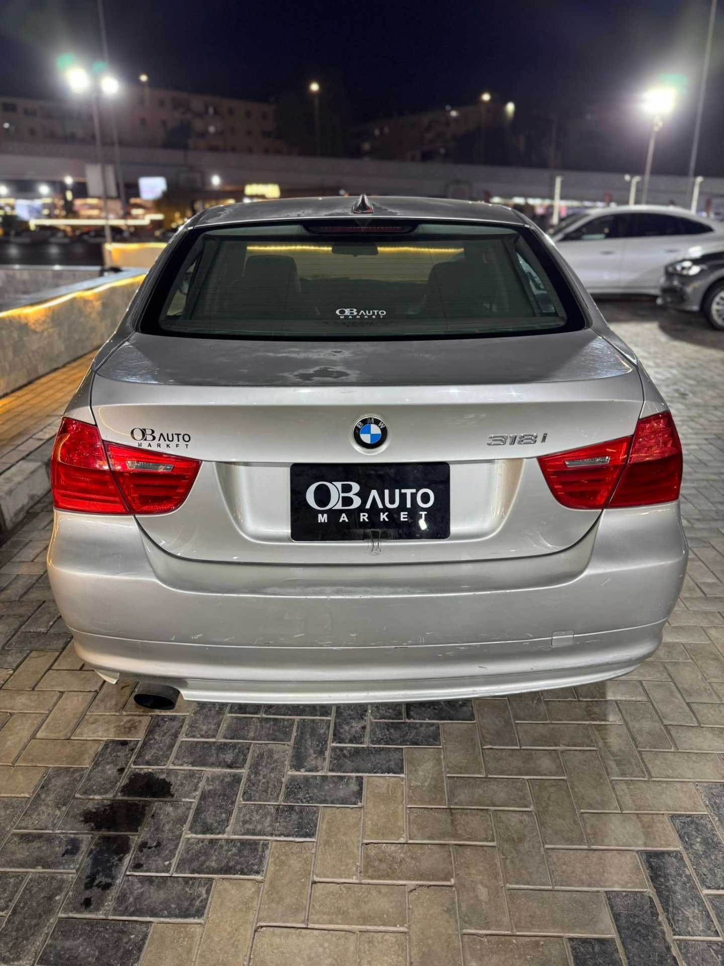 بي ام دبليو 318 2011