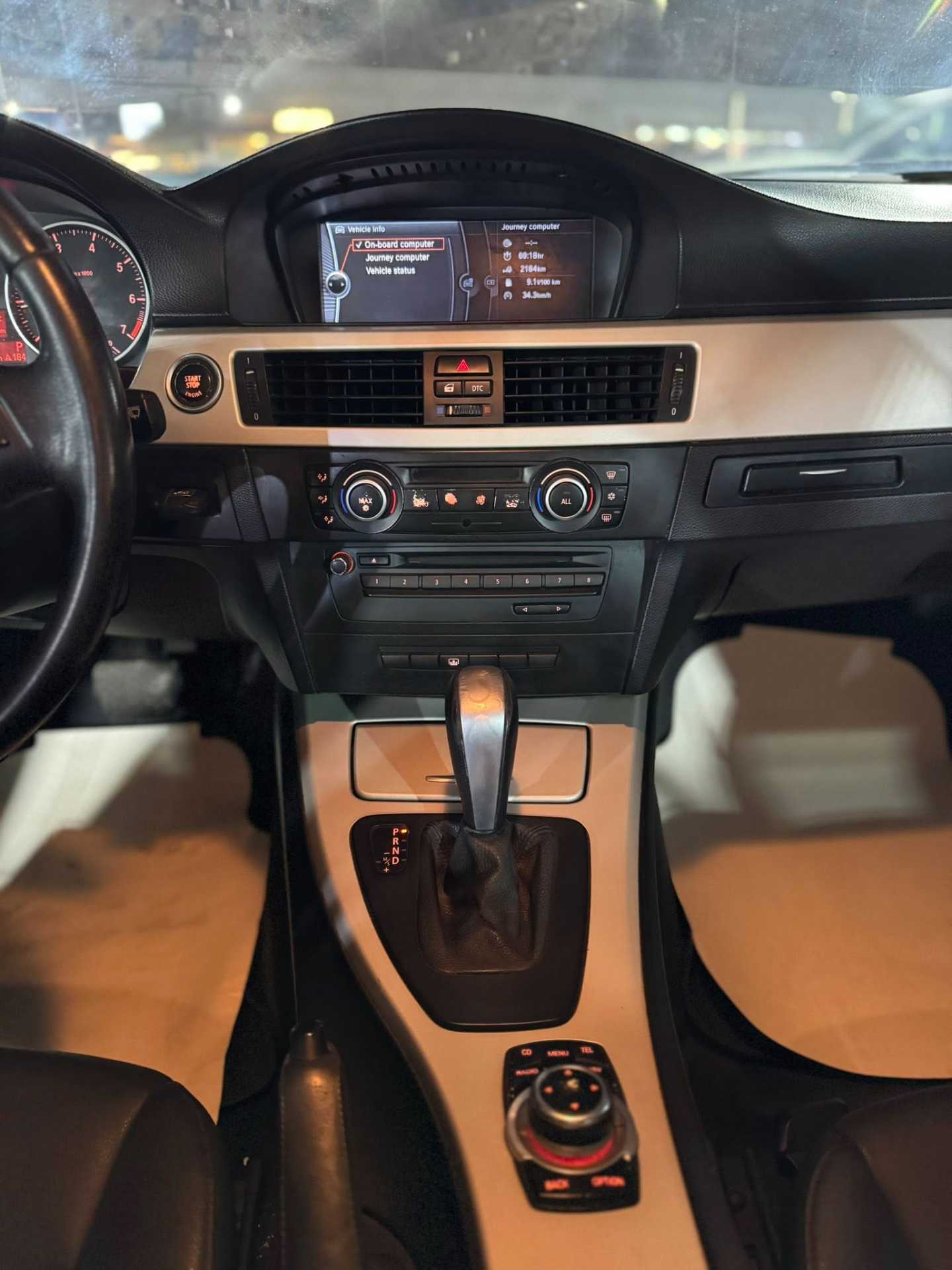 بي ام دبليو 318 2011