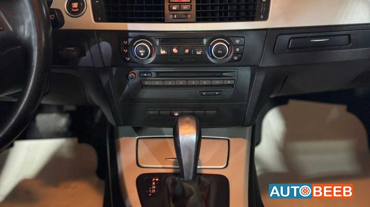 بي ام دبليو 318 2011