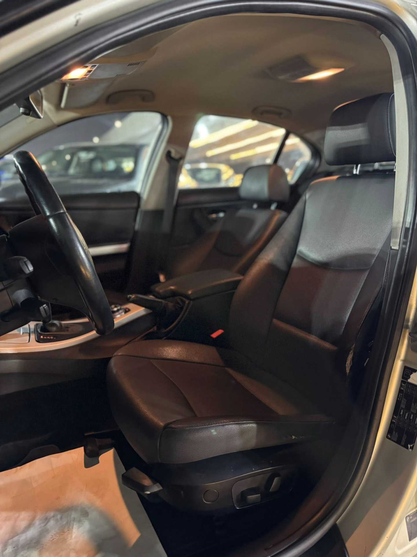 بي ام دبليو 318 2011