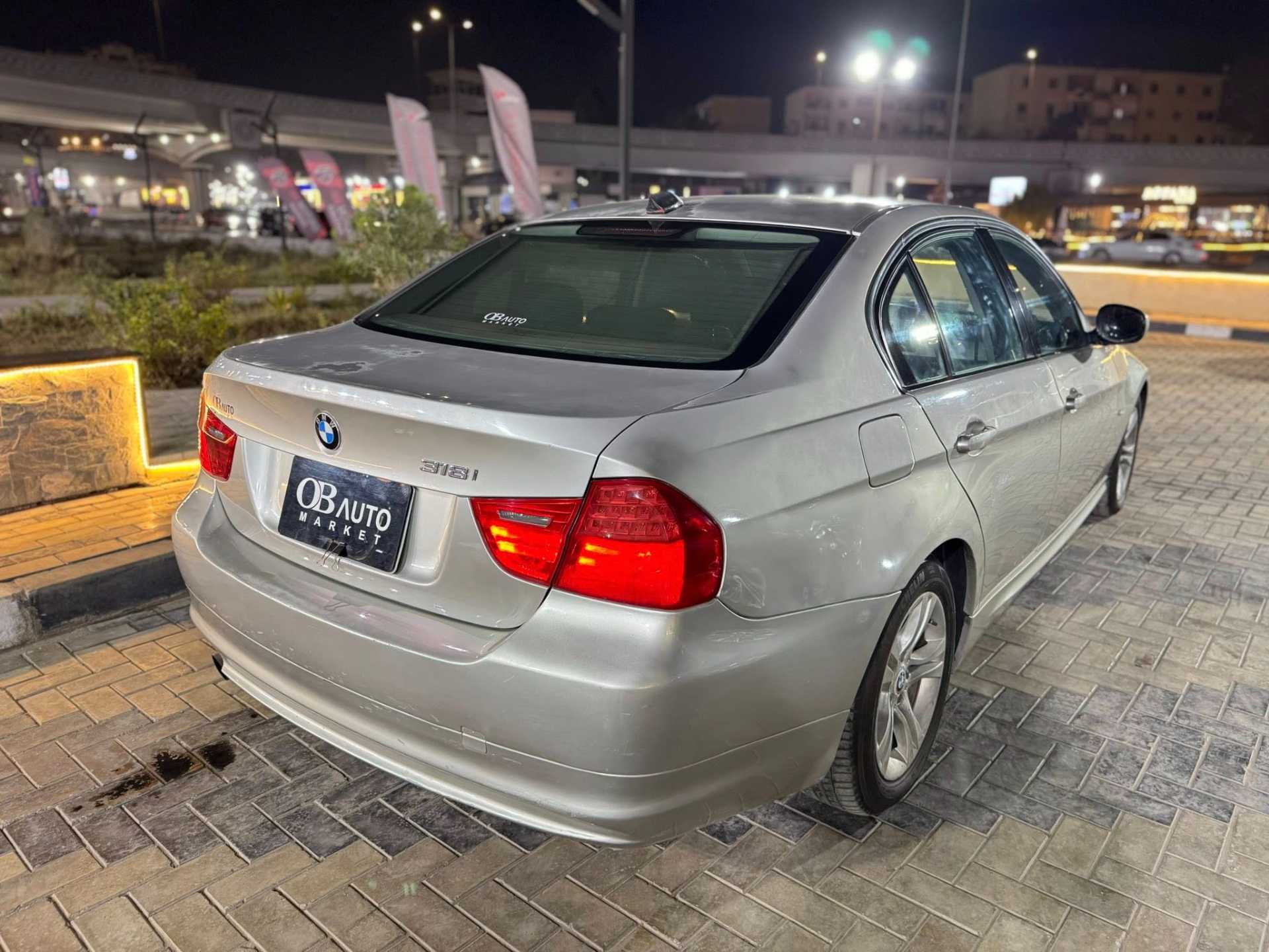 بي ام دبليو 318 2011