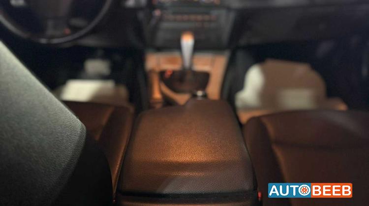 بي ام دبليو 318 2011