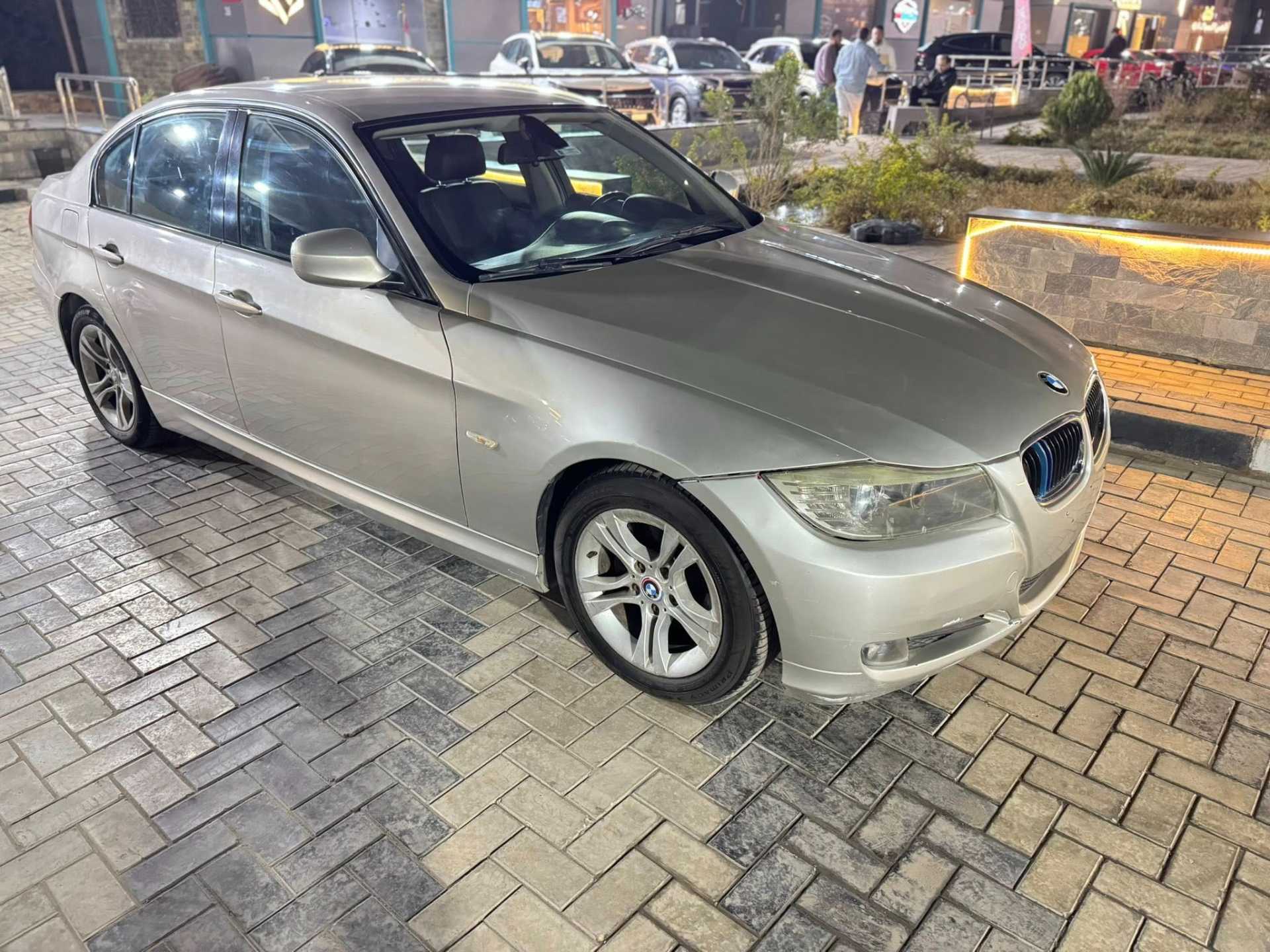 بي ام دبليو 318 2011