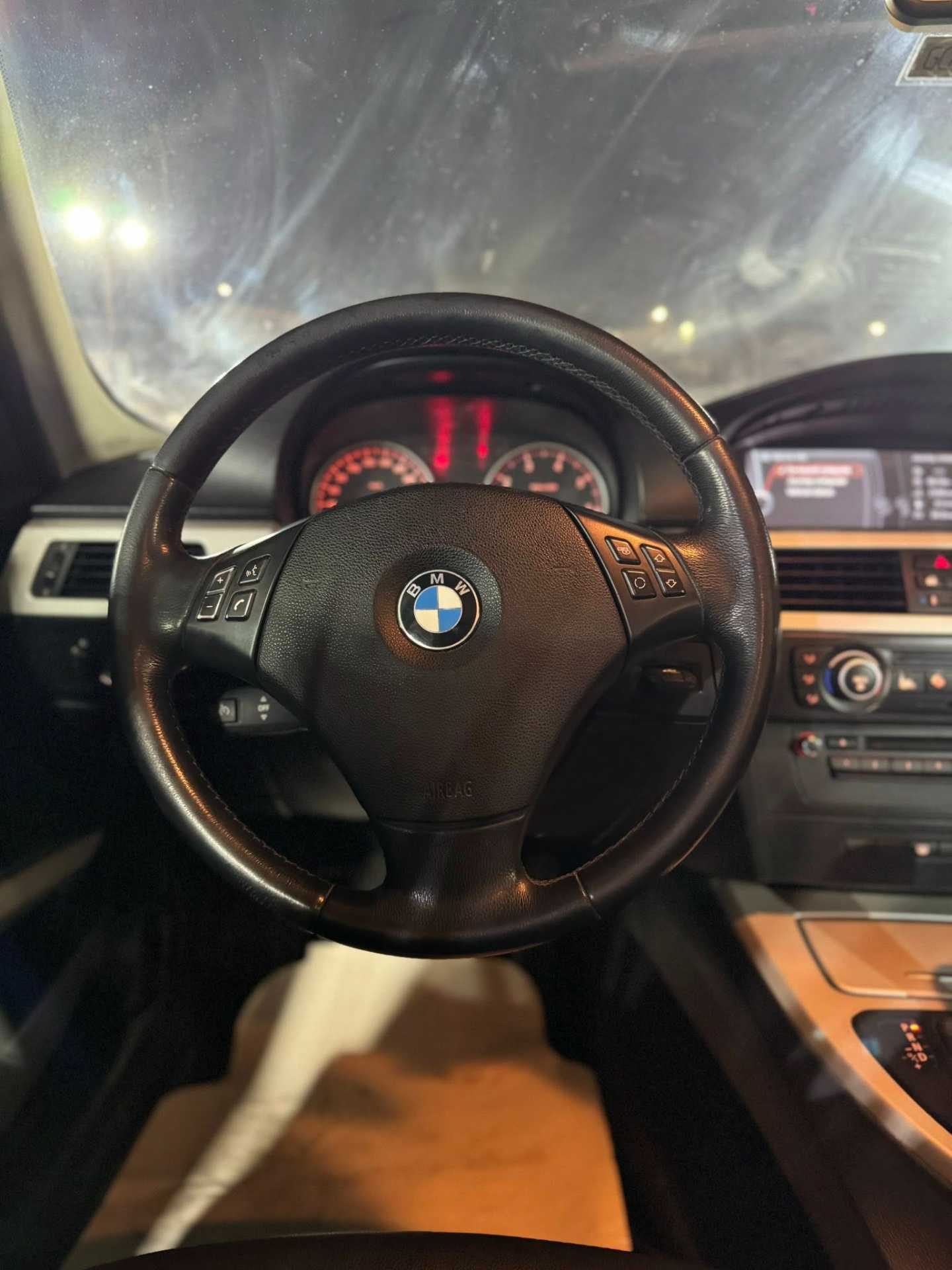 بي ام دبليو 318 2011