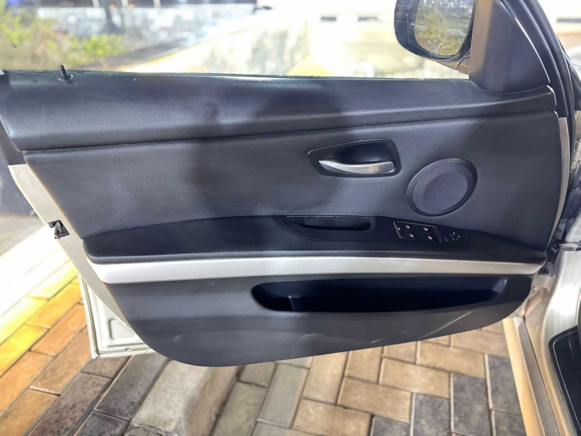 بي ام دبليو 318 2011