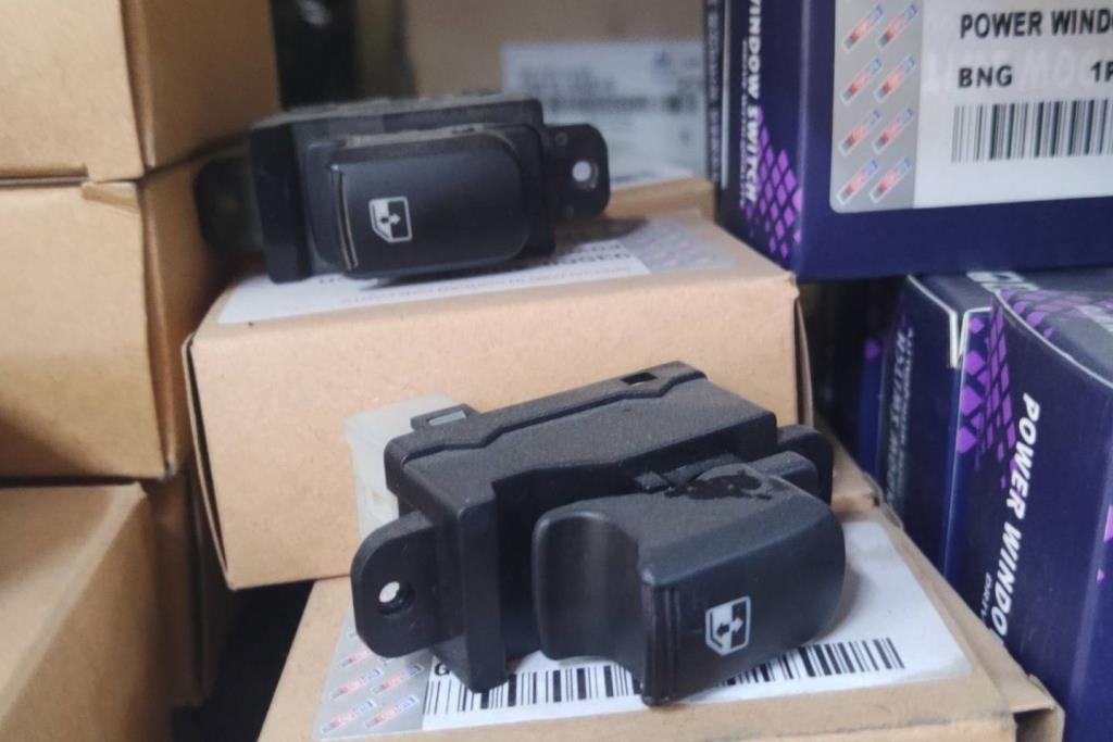 كبسة زجاج هيونداي اتش1 جراند ستاركس 2008 2009 2010 2011 2012