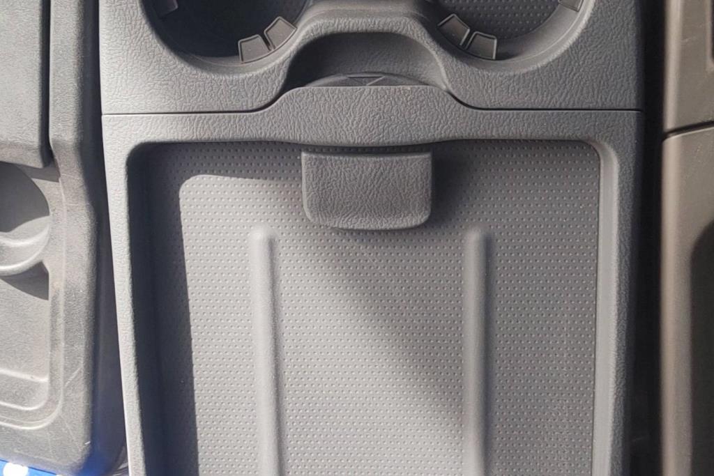 جيبة وسط كيا بنجو 3 2008 2009 2010 2011 2012 2013 2014 2015 2016 2017