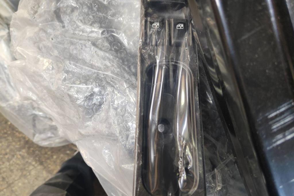 كبسة زجاج شمال كيا بنجو فرونتير 2002 2003