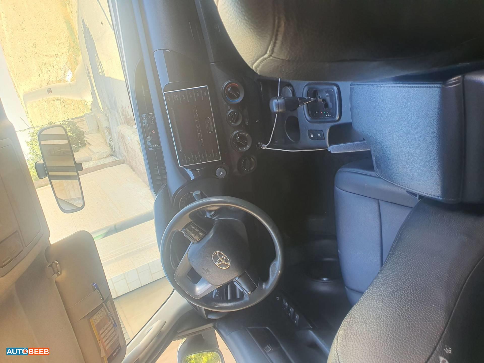 تويوتا هيلوكس 2017