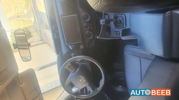 تويوتا هيلوكس 2017