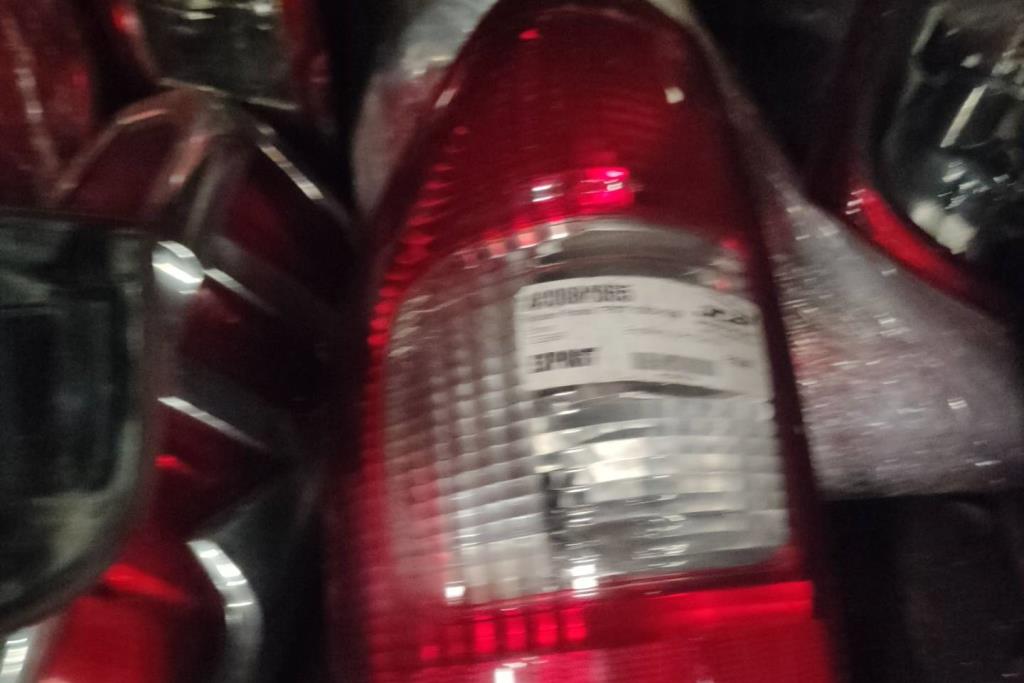 ضوء خلفي يمين شمال ايسوزو دي ماكس 2004 2005 2006